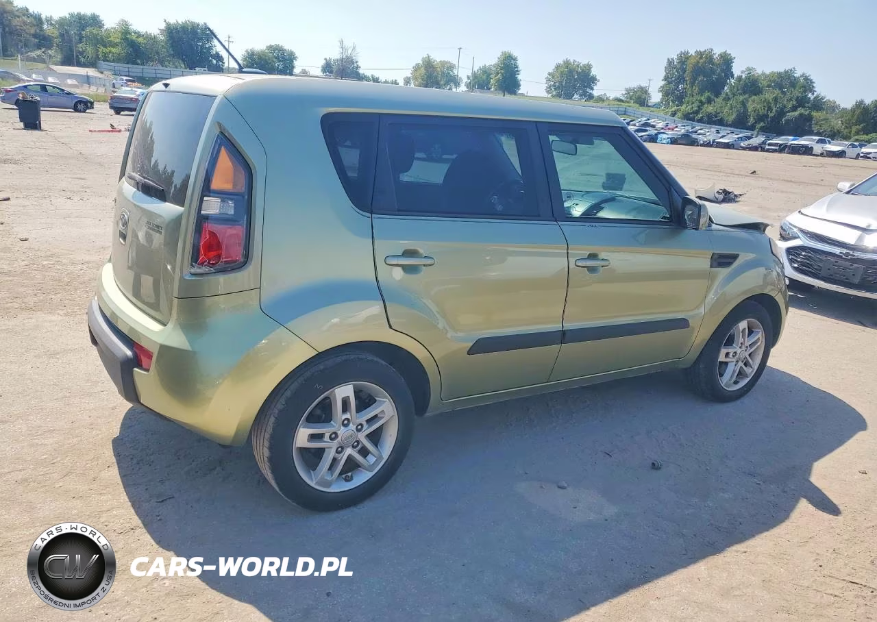 2011 Kia Soul + VIN:KNDJT2A26B7241000 - 3