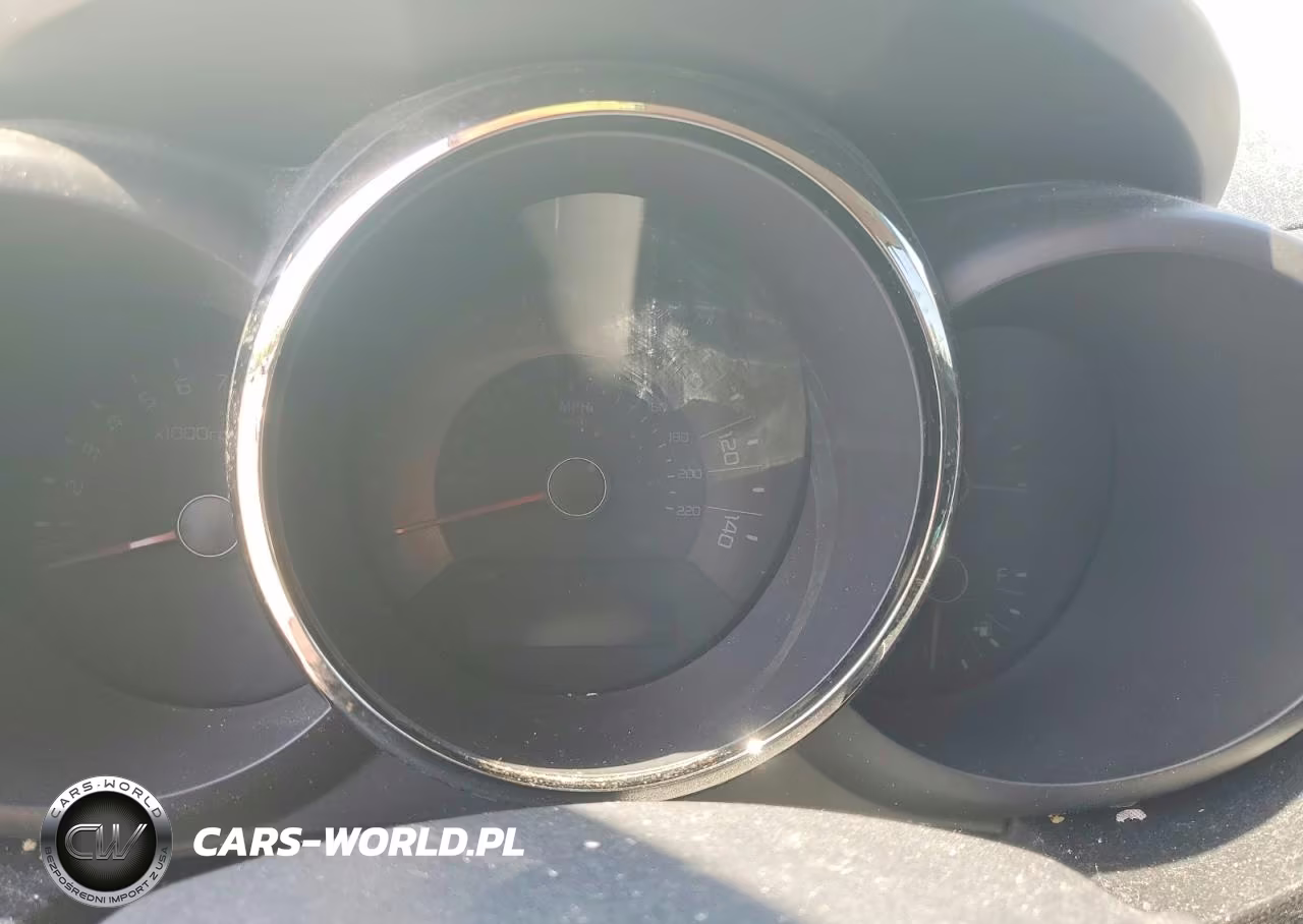 2011 Kia Soul + VIN:KNDJT2A26B7241000 - 9
