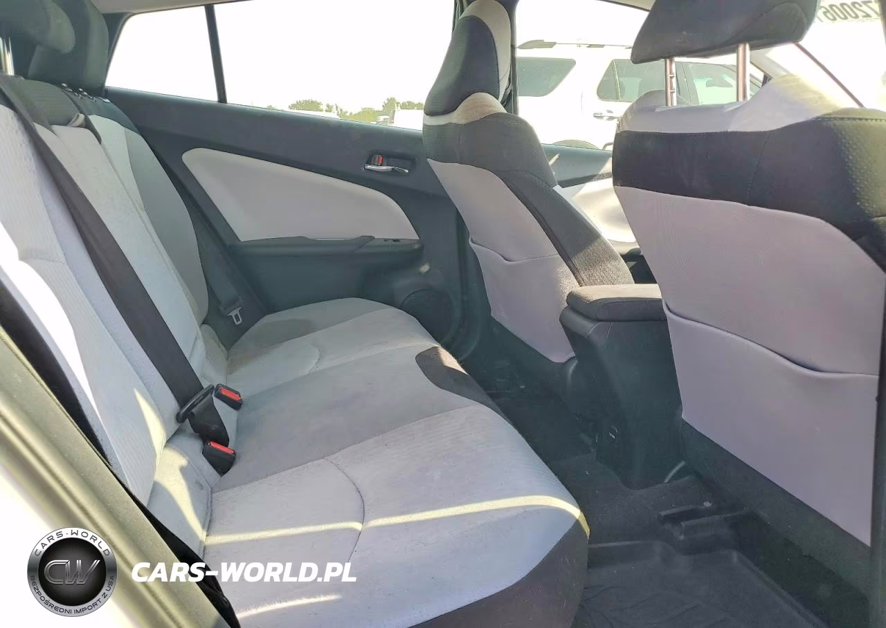 2018 Toyota Prius Two VIN:JTDKBRFU3J3058542 - 10