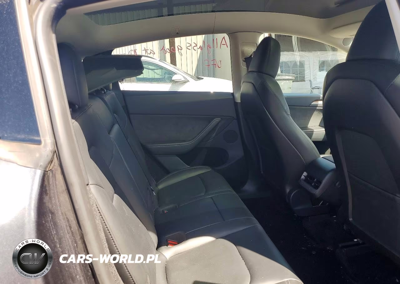 2024 Tesla Model Y VIN:7SAYGDEE0RA224782 - 10