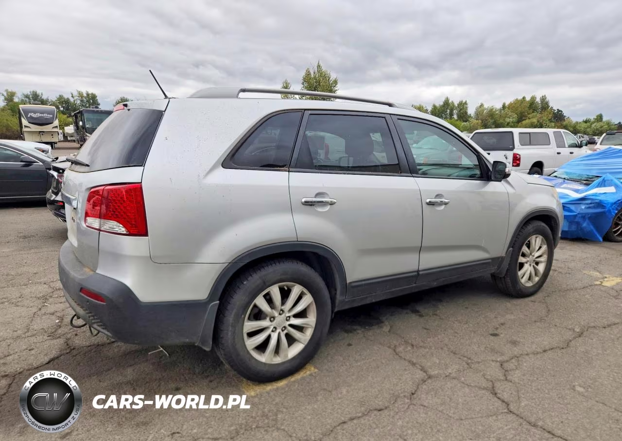 2011 Kia Sorento Lx VIN:5XYKT4A26BG151123 - 3