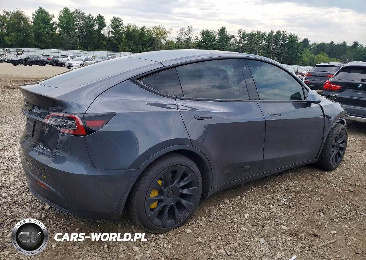 2021 Tesla Model Y VIN:5YJYGDEE2MF173813 - 3