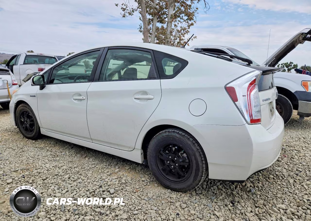 2015 Toyota Prius Two VIN:JTDKN3DUXF0477259 - 2