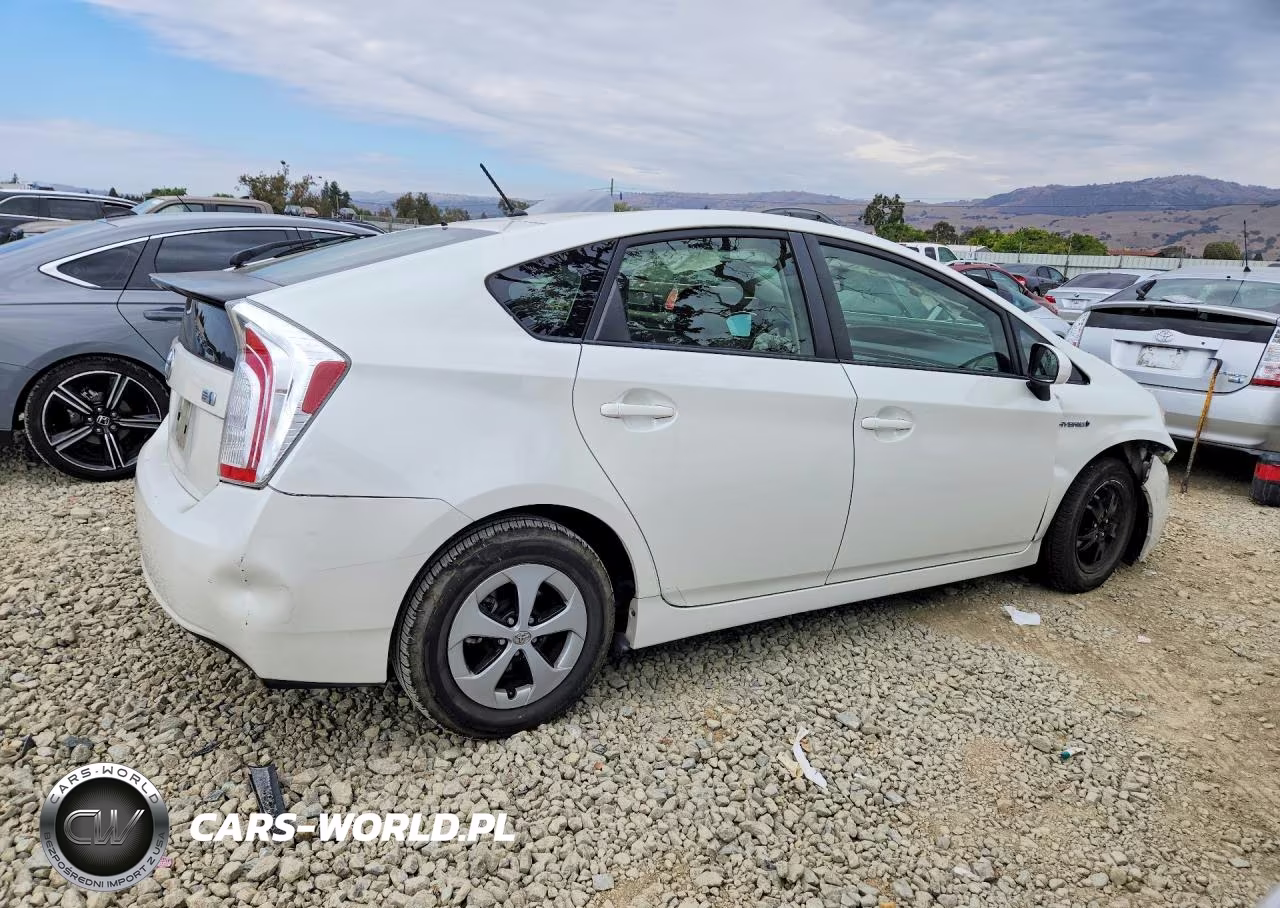 2015 Toyota Prius Two VIN:JTDKN3DUXF0477259 - 3