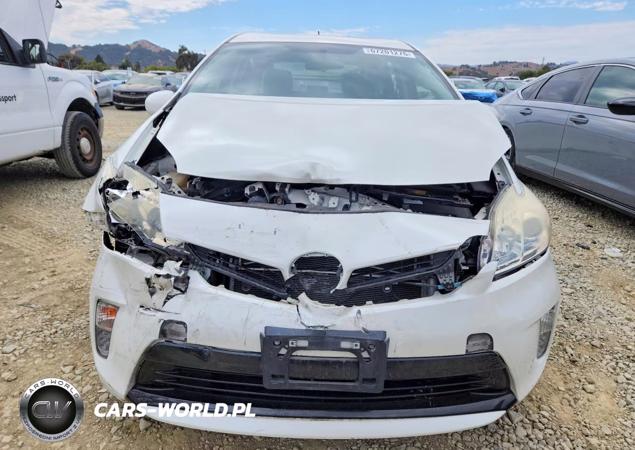 2015 Toyota Prius Two VIN:JTDKN3DUXF0477259 - 5