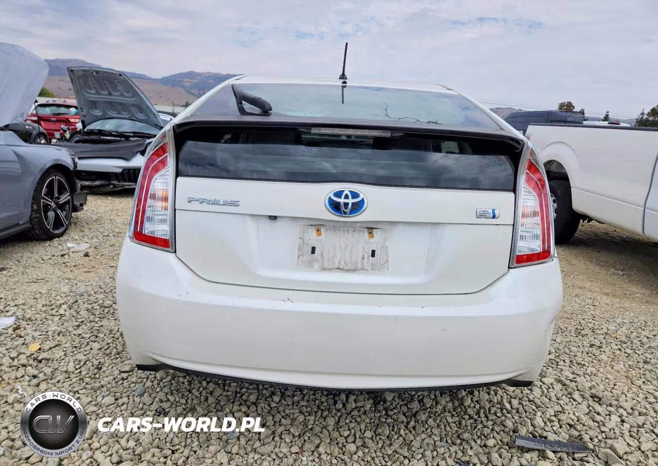 2015 Toyota Prius Two VIN:JTDKN3DUXF0477259 - 6