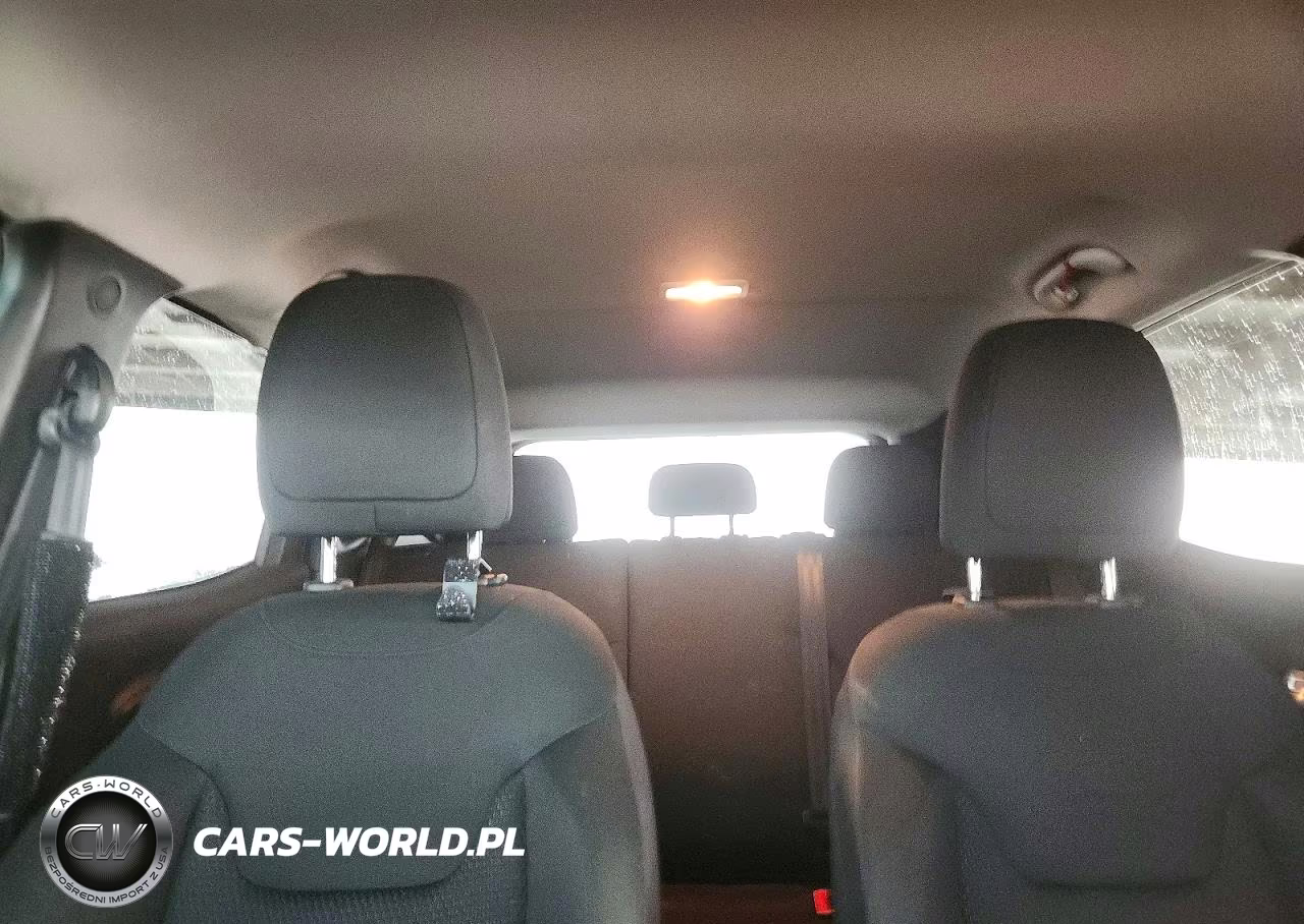 2018 Jeep Renegade Latitude VIN:ZACCJABB8JPG81695 - 10