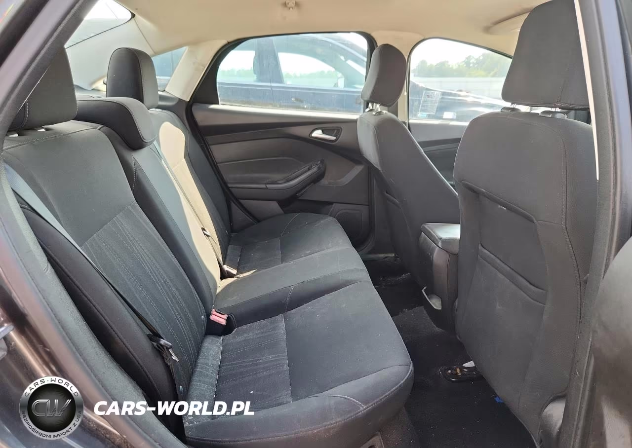2017 Ford Focus Se VIN:1FADP3F21HL256395 - 10