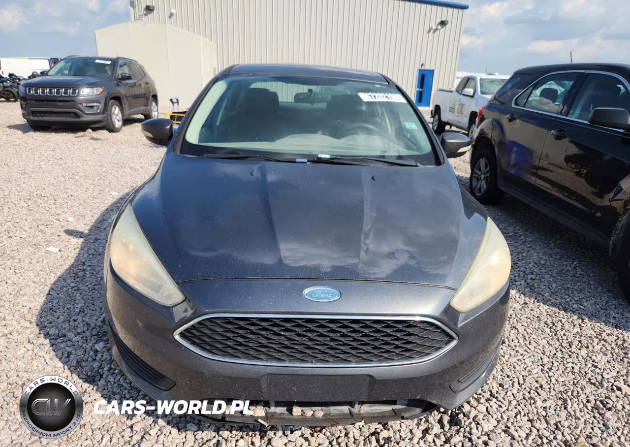2017 Ford Focus Se VIN:1FADP3F21HL256395 - 5