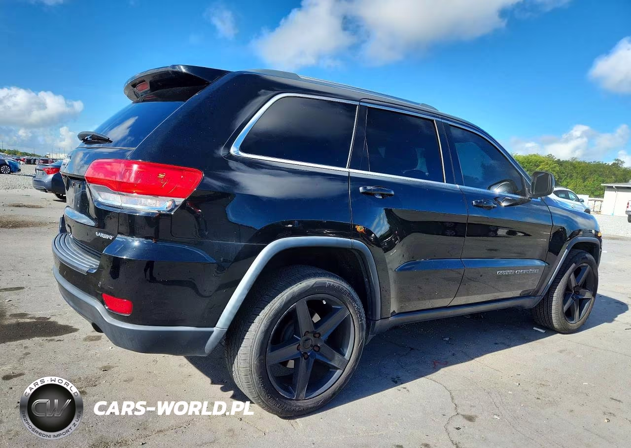 2018 Jeep Grand Cherokee Laredo VIN:1C4RJEAG2JC327268 - 3