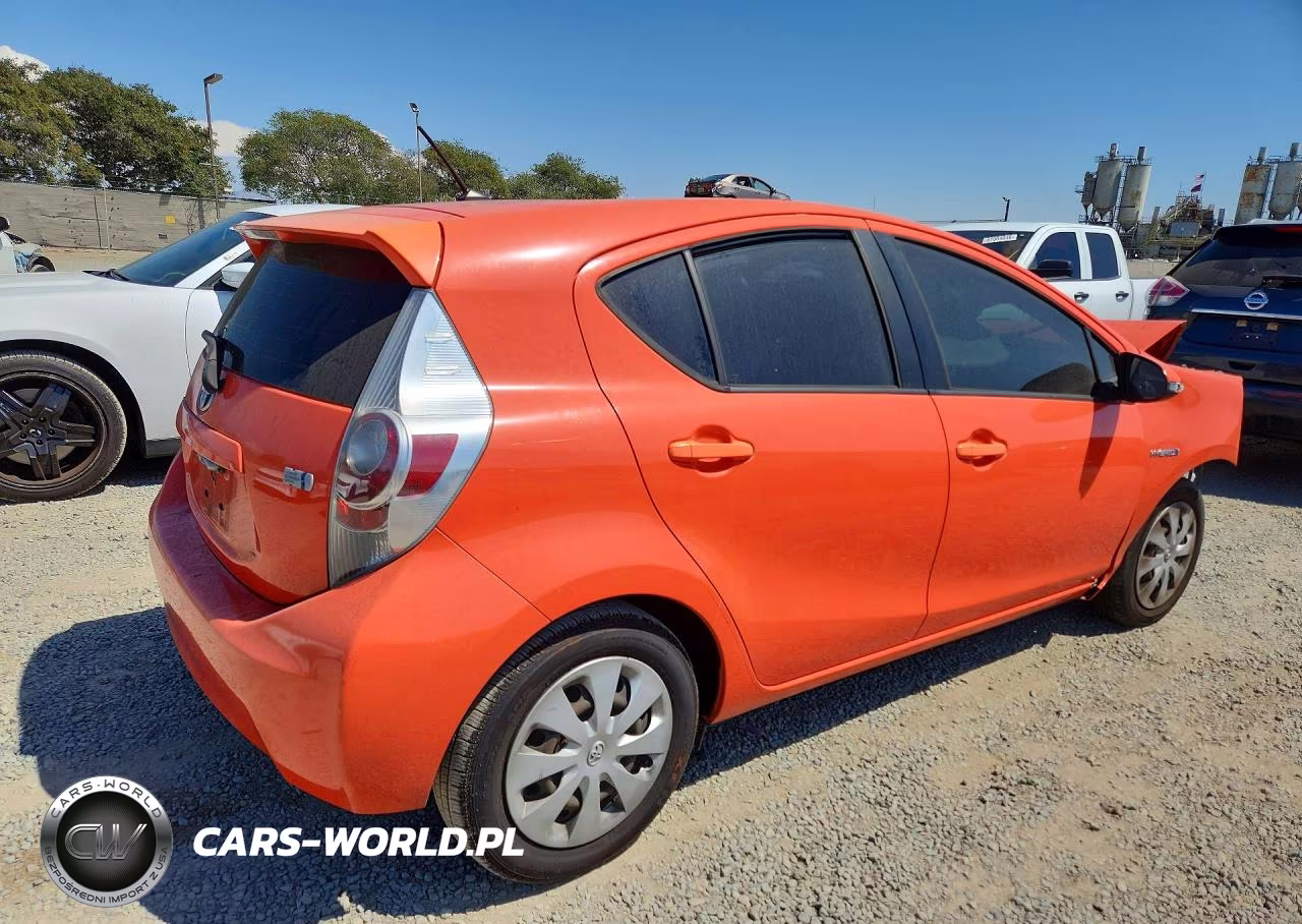 2014 Toyota Prius C Two VIN:JTDKDTB3XE1061895 - 3