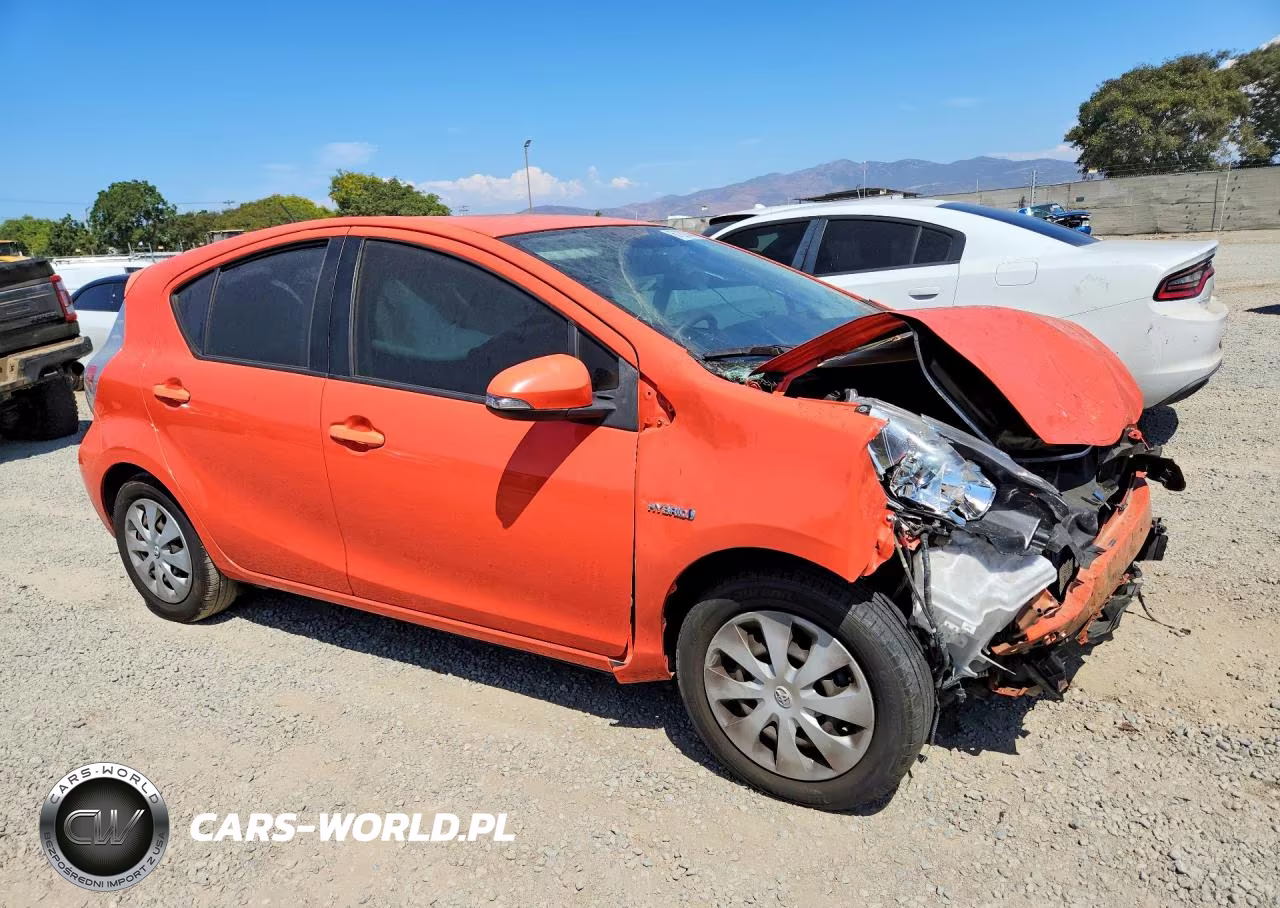 2014 Toyota Prius C Two VIN:JTDKDTB3XE1061895 - 4