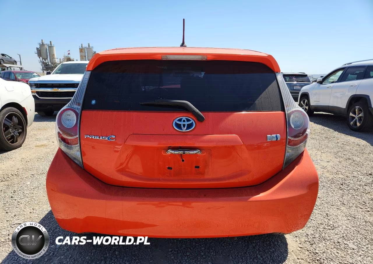 2014 Toyota Prius C Two VIN:JTDKDTB3XE1061895 - 6