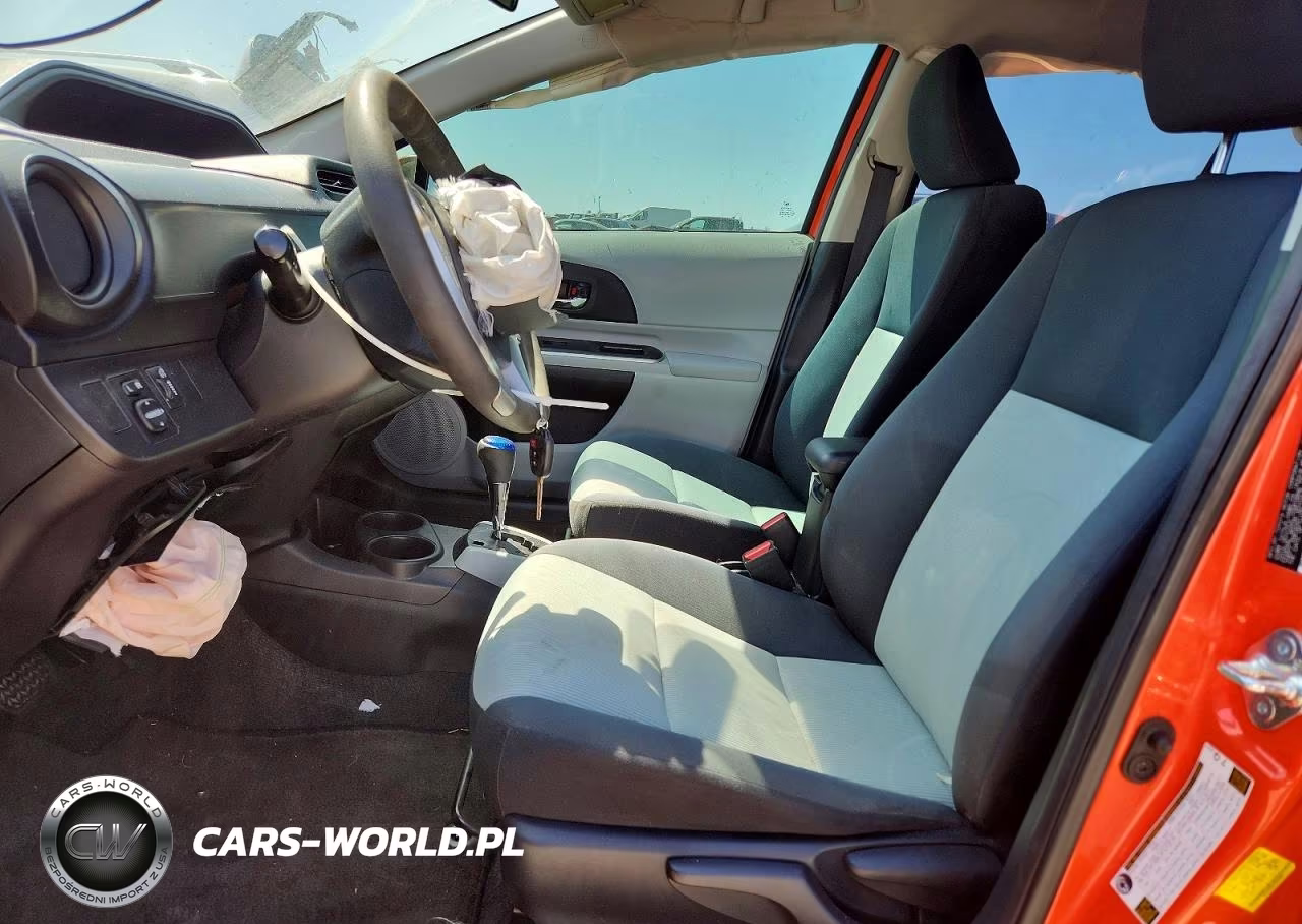 2014 Toyota Prius C Two VIN:JTDKDTB3XE1061895 - 7