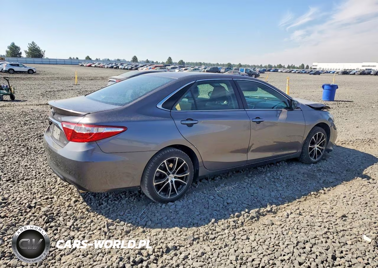 2015 Toyota Camry Se VIN:4T1BF1FK3FU943129 - 3