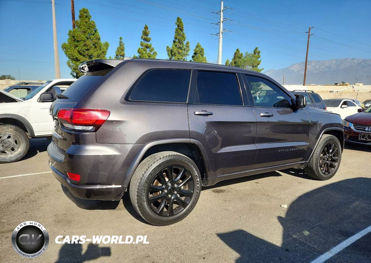 2019 Jeep Grand Cherokee Laredo VIN:1C4RJEAG9KC763438 - 3
