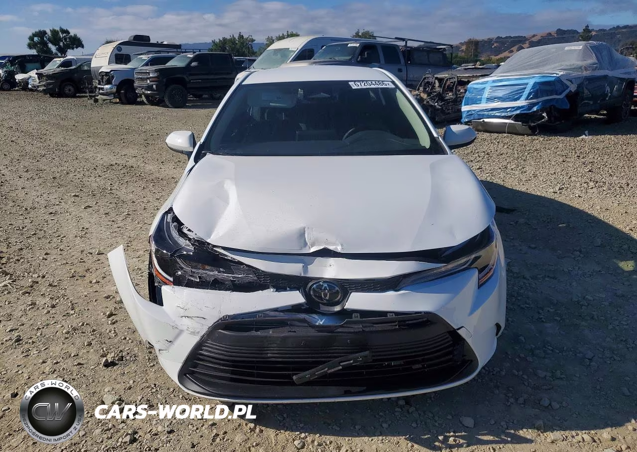 2026 Toyota Corolla Le VIN:JTDB4MEE9T3033638 - 5