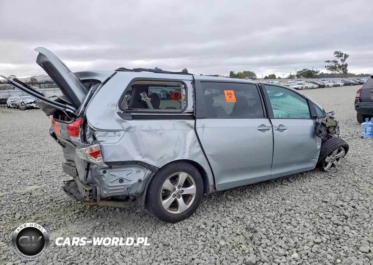 2014 Toyota Sienna Le VIN:5TDKK3DC4ES407932 - 3