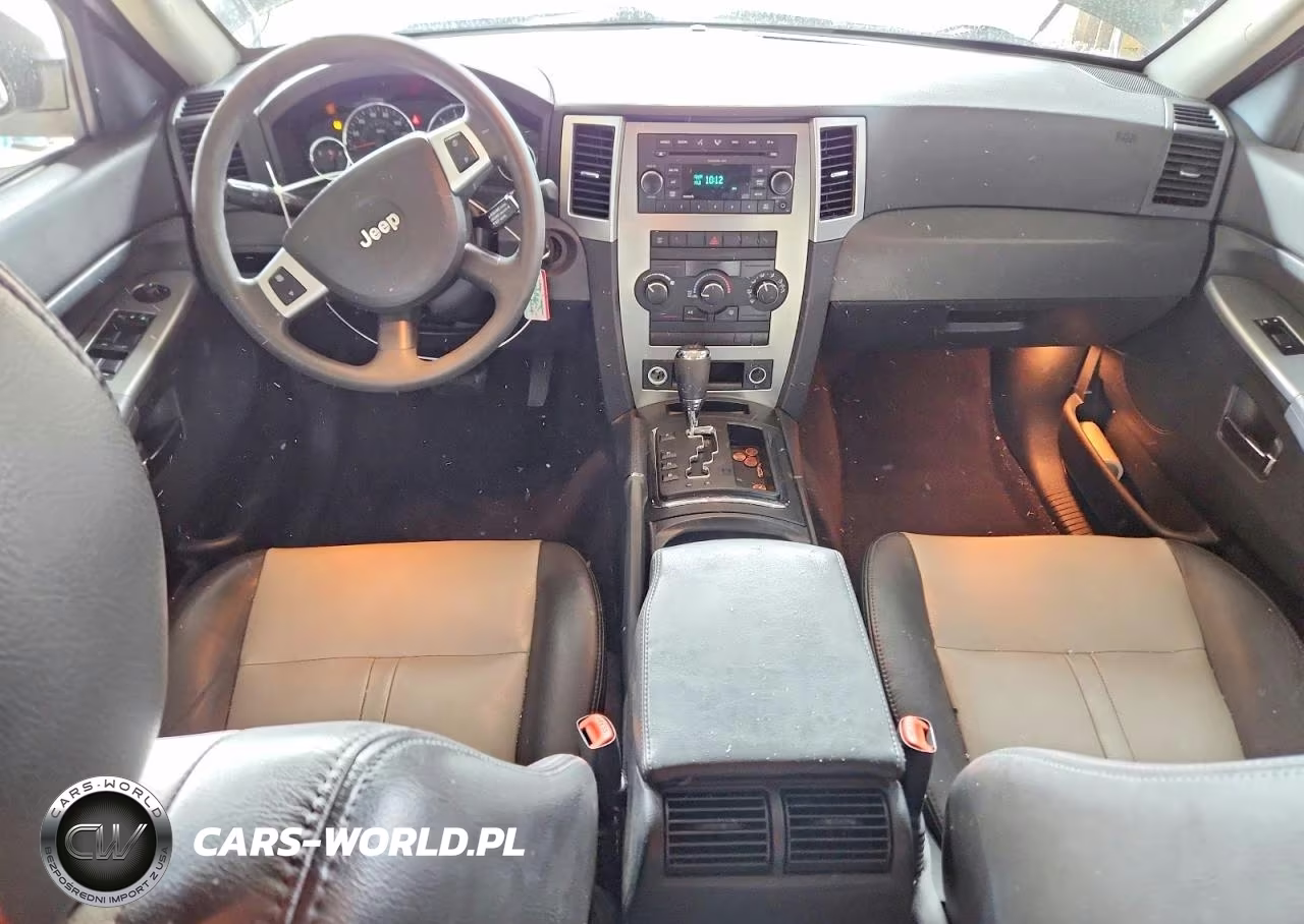 2010 Jeep Grand Cherokee Laredo VIN:1J4PR4GKXAC100653 - 8