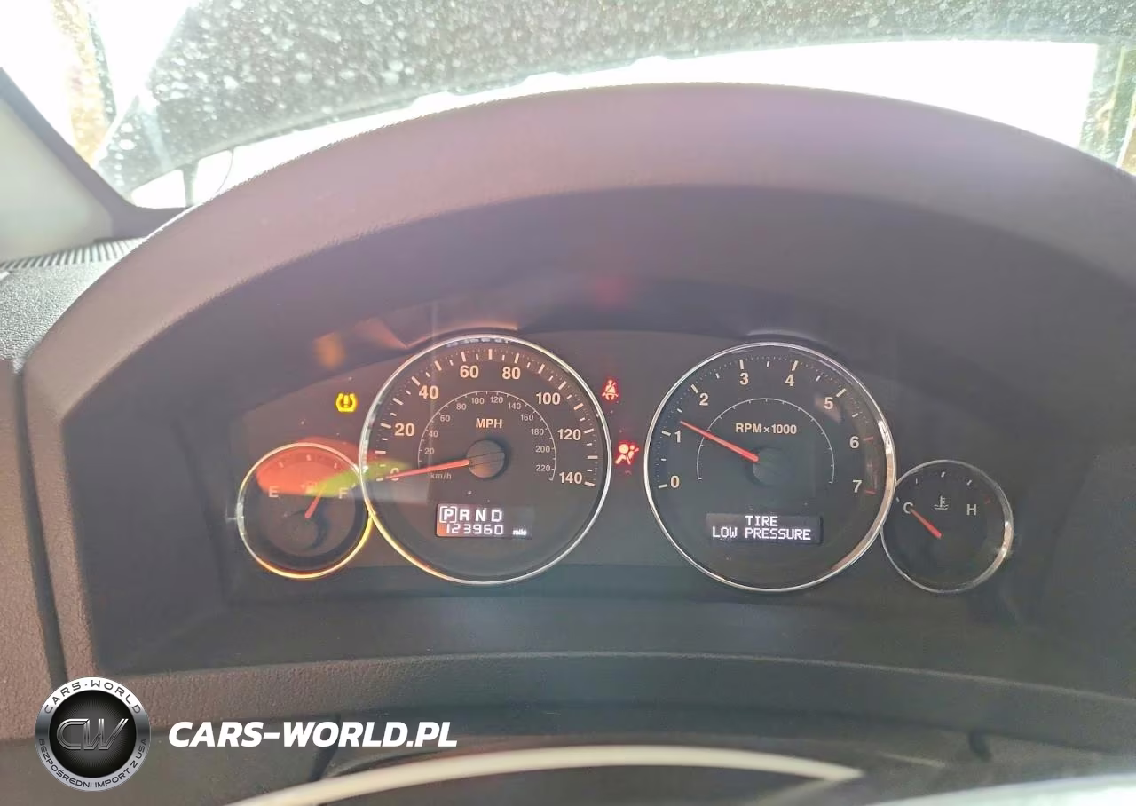 2010 Jeep Grand Cherokee Laredo VIN:1J4PR4GKXAC100653 - 9
