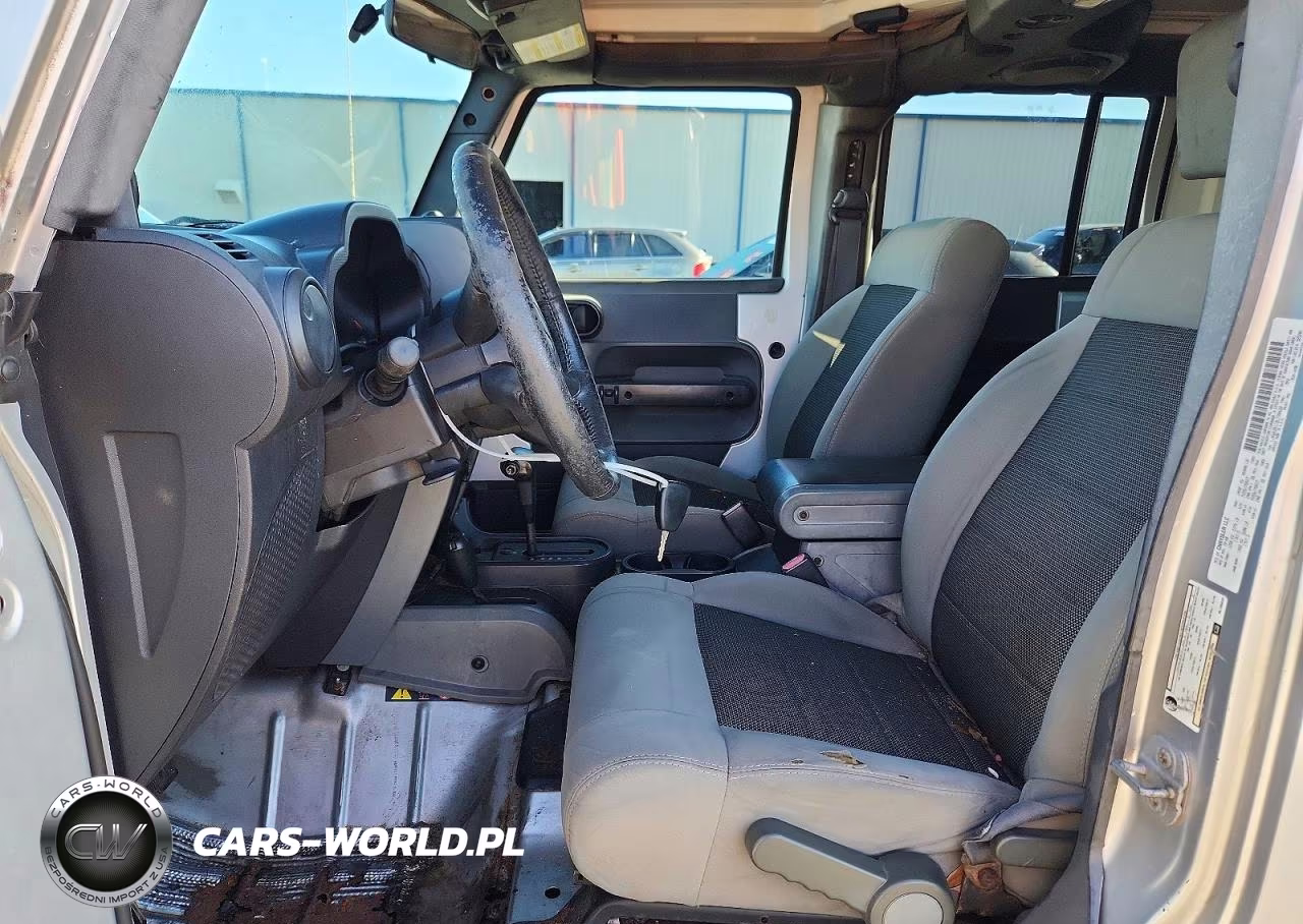 2009 Jeep Wrangler Unlimited X VIN:1J4GA39119L730420 - 7