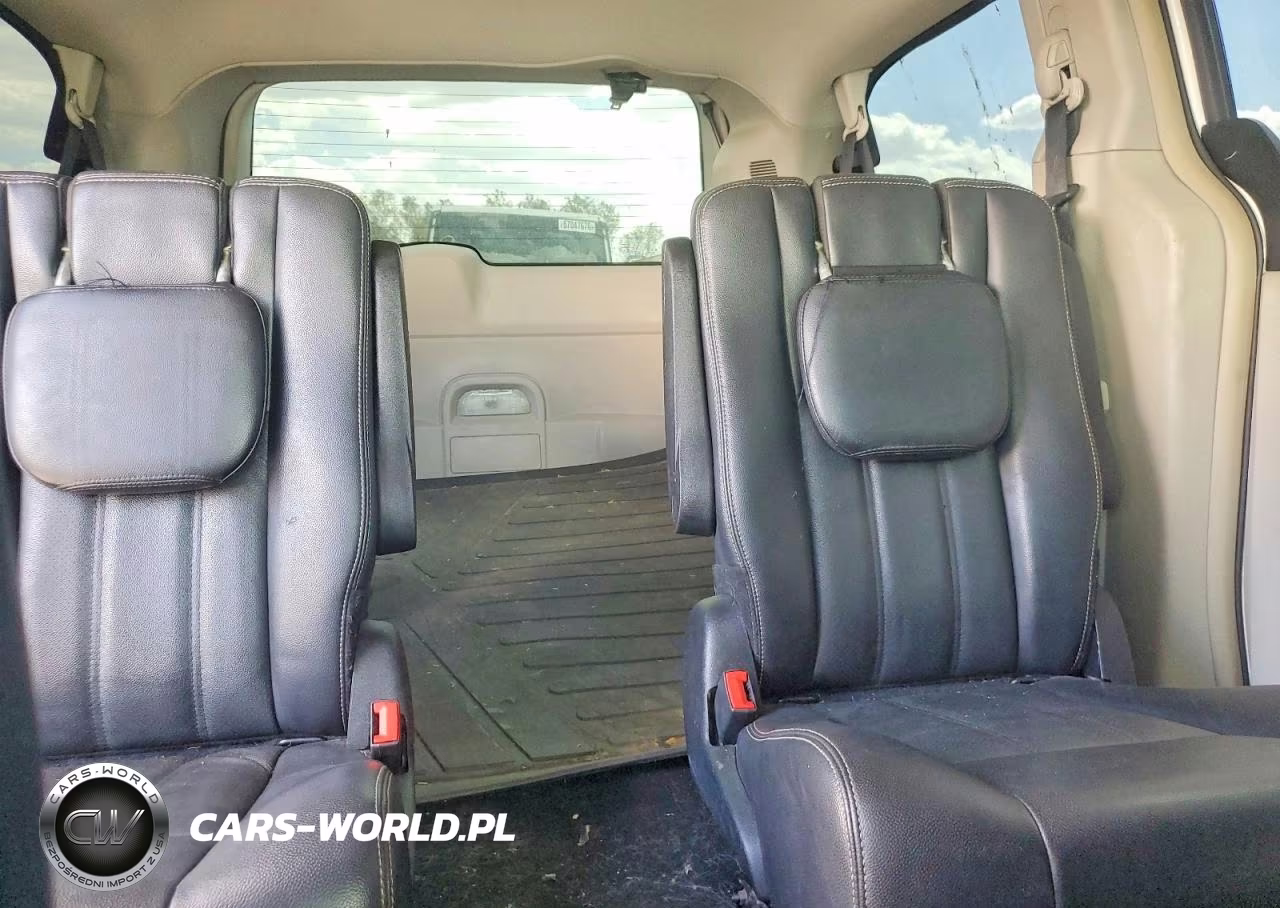 2012 Chrysler Town & Country Touring VIN:2C4RC1BG5CR344514 - 10