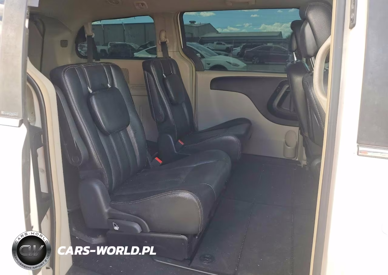2012 Chrysler Town & Country Touring VIN:2C4RC1BG5CR344514 - 11