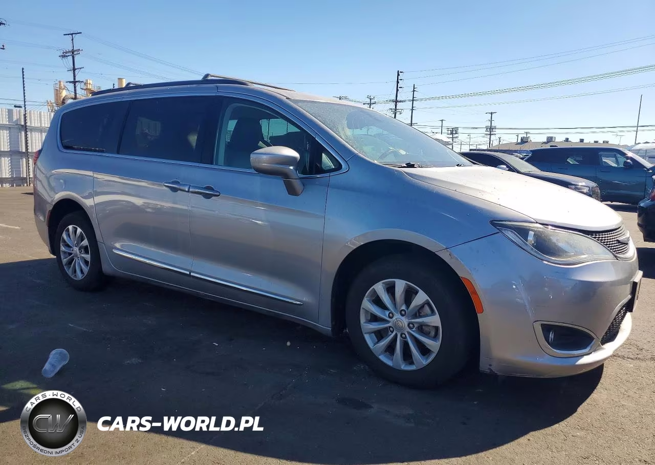 2017 Chrysler Pacifica Touring L VIN:2C4RC1BG0HR683432 - 4