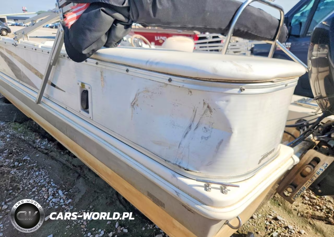 2006 Hurricane Fundeck Boat VIN:GDYJ25701506 - 9