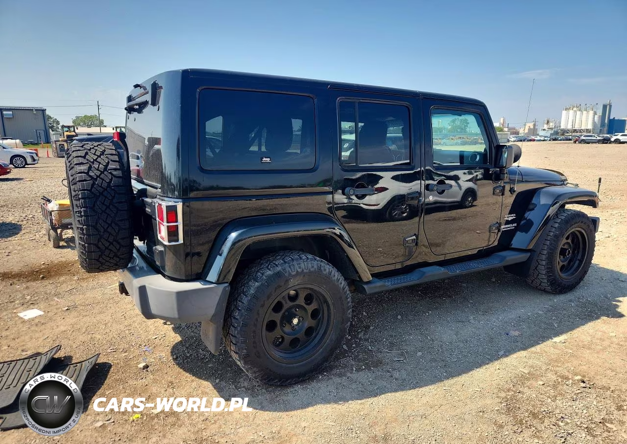2013 Jeep Wrangler Unlimited Sahara VIN:1C4BJWEG2DL549704 - 3