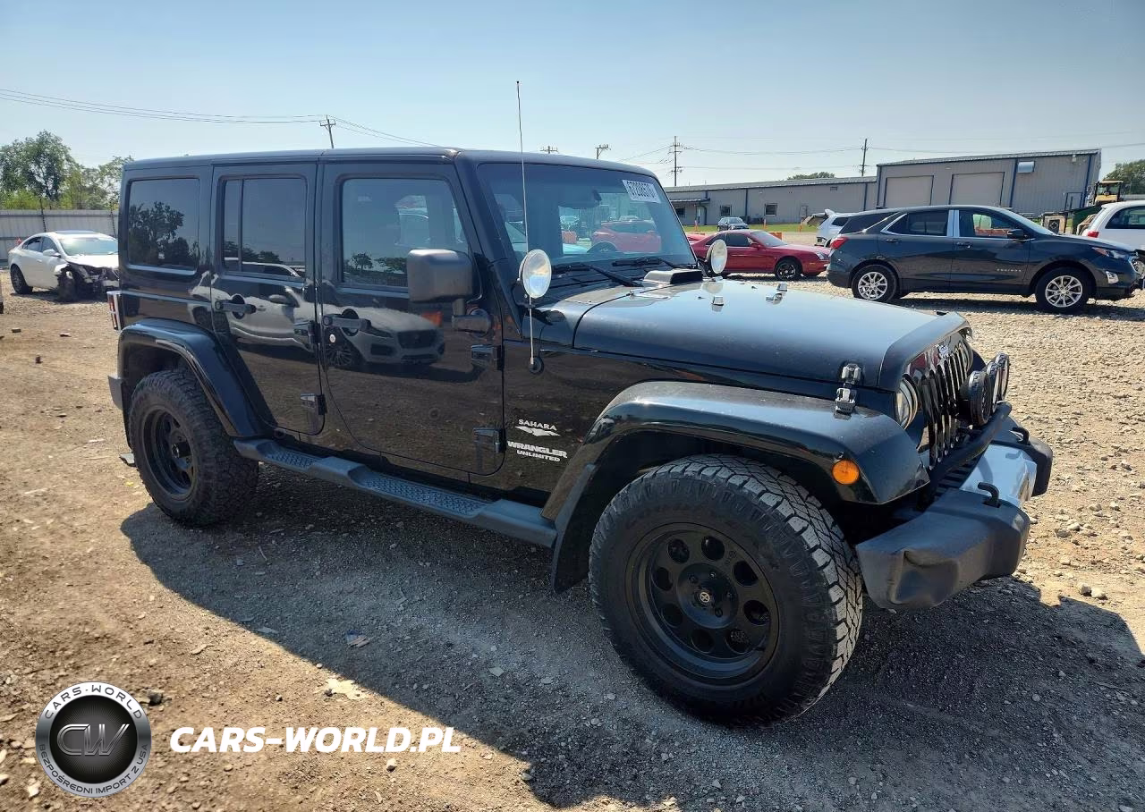 2013 Jeep Wrangler Unlimited Sahara VIN:1C4BJWEG2DL549704 - 4