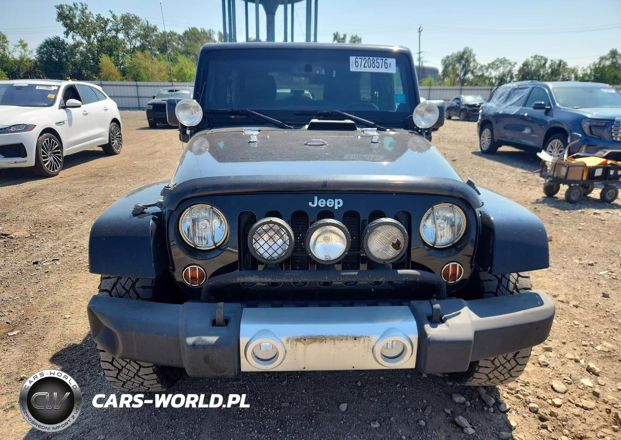 2013 Jeep Wrangler Unlimited Sahara VIN:1C4BJWEG2DL549704 - 5