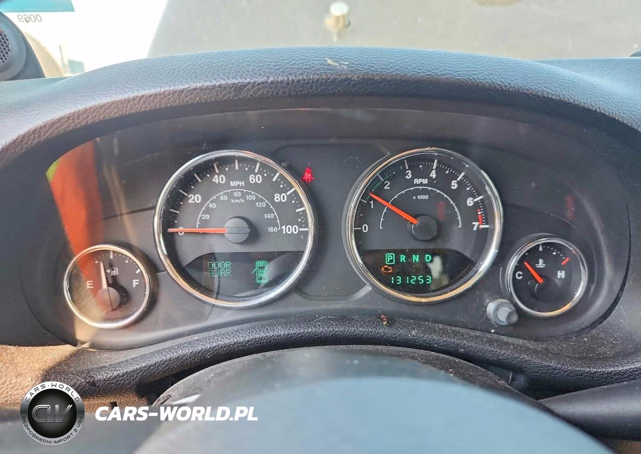 2013 Jeep Wrangler Unlimited Sahara VIN:1C4BJWEG2DL549704 - 9