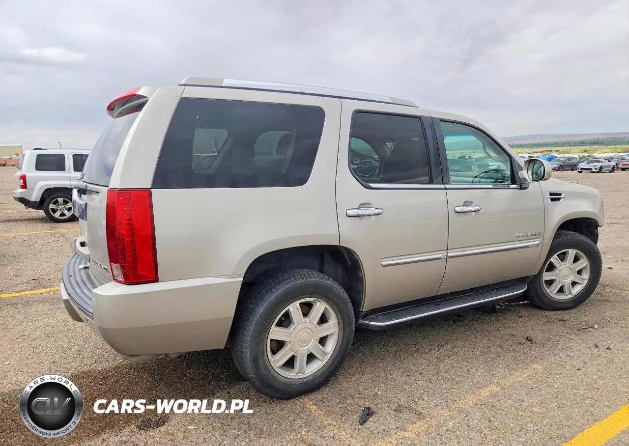 2008 Cadillac Escalade Luxury VIN:1GYFK63848R180531 - 3