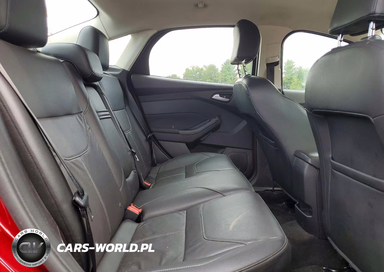 2015 Ford Focus Titanium VIN:1FADP3J24FL273681 - 10