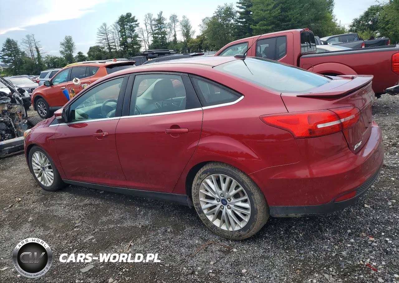 2015 Ford Focus Titanium VIN:1FADP3J24FL273681 - 2