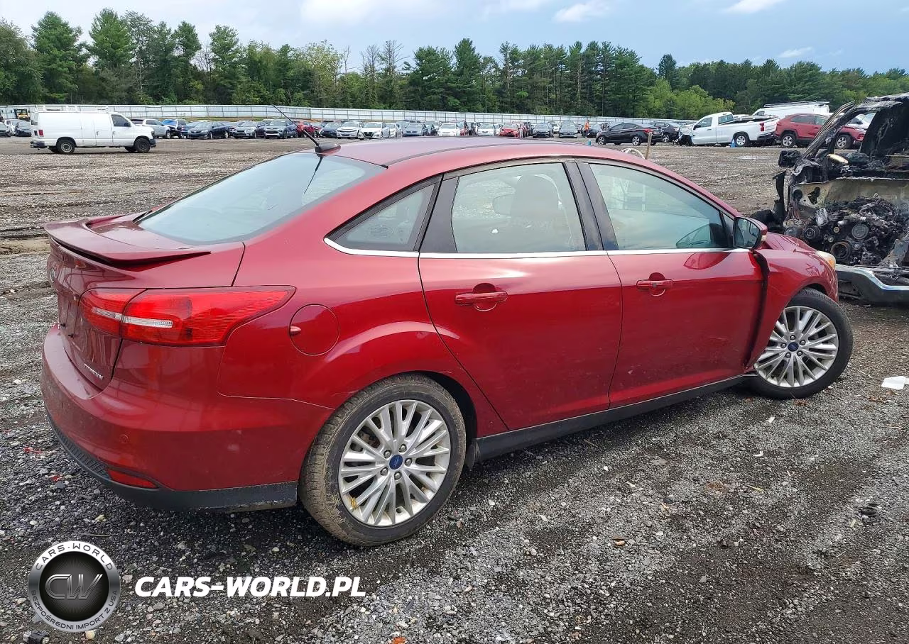 2015 Ford Focus Titanium VIN:1FADP3J24FL273681 - 3