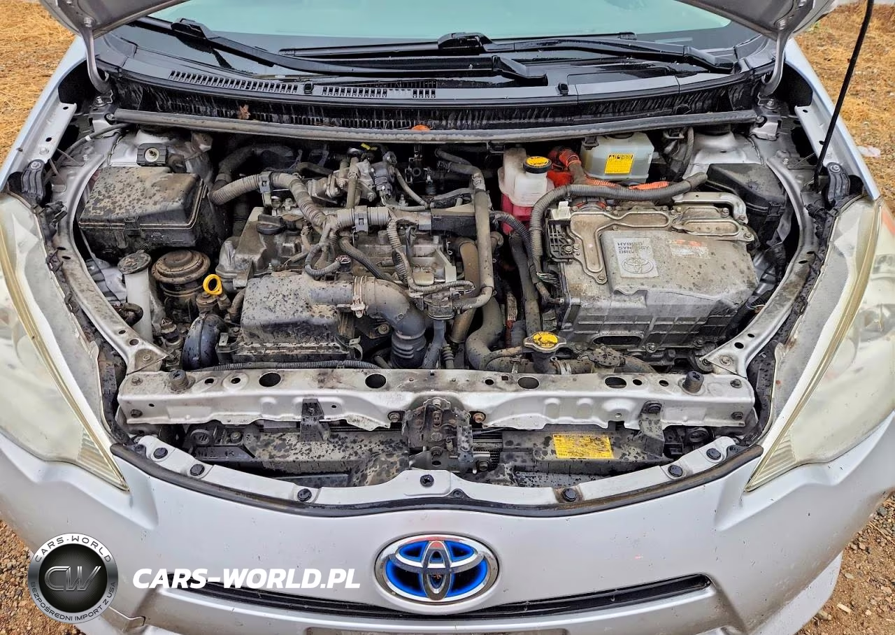 2013 Toyota Prius C Two VIN:JTDKDTB30D1542382 - 11