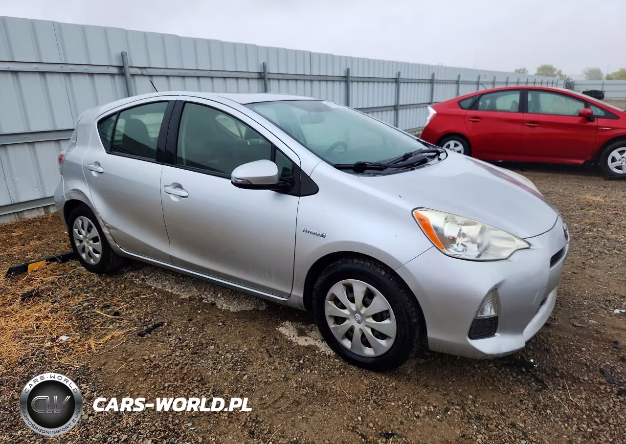 2013 Toyota Prius C Two VIN:JTDKDTB30D1542382 - 4