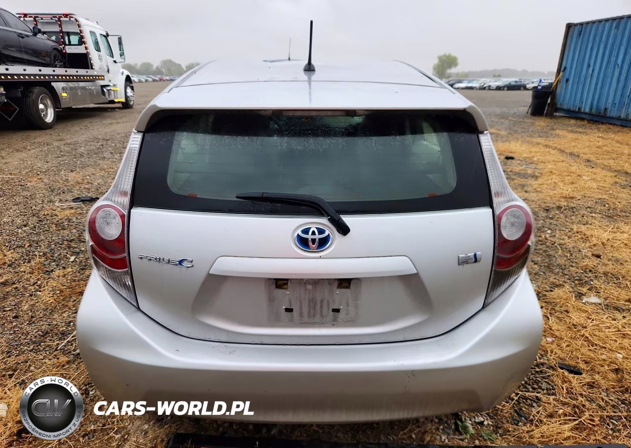 2013 Toyota Prius C Two VIN:JTDKDTB30D1542382 - 6