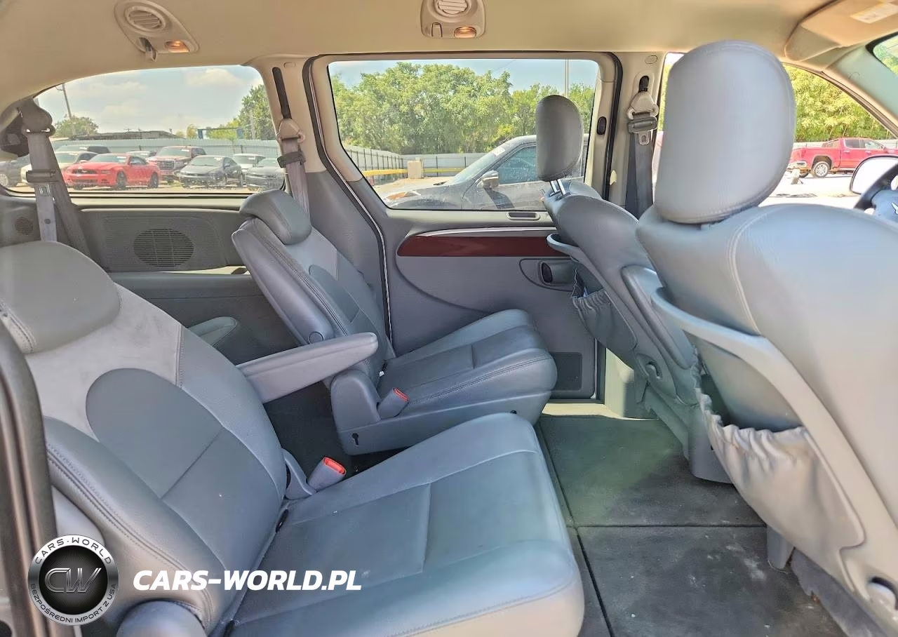 2005 Chrysler Town & Country Limited VIN:2C8GP64L55R383818 - 11