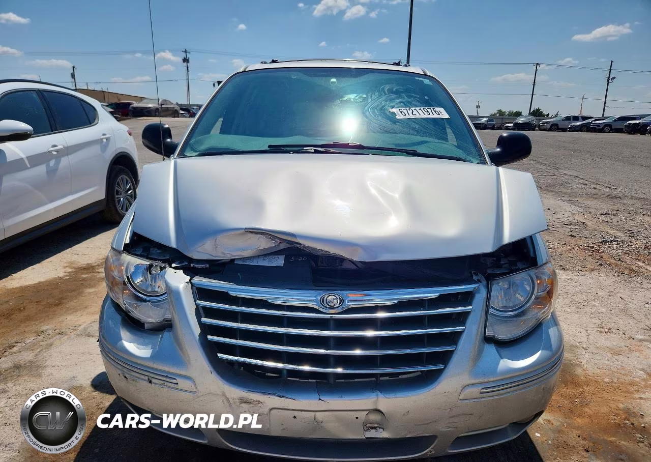 2005 Chrysler Town & Country Limited VIN:2C8GP64L55R383818 - 5