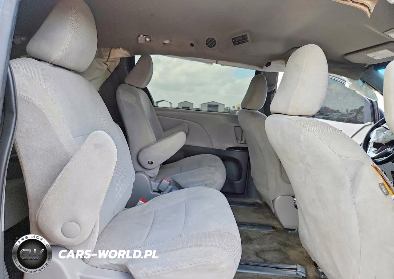 2017 Toyota Sienna L 7-Passenger VIN:5TDZZ3DC7HS824251 - 11