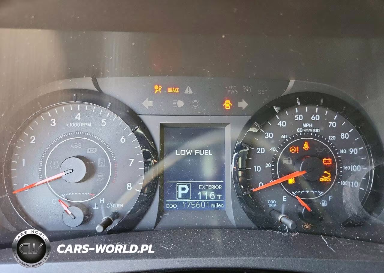 2017 Toyota Sienna L 7-Passenger VIN:5TDZZ3DC7HS824251 - 9