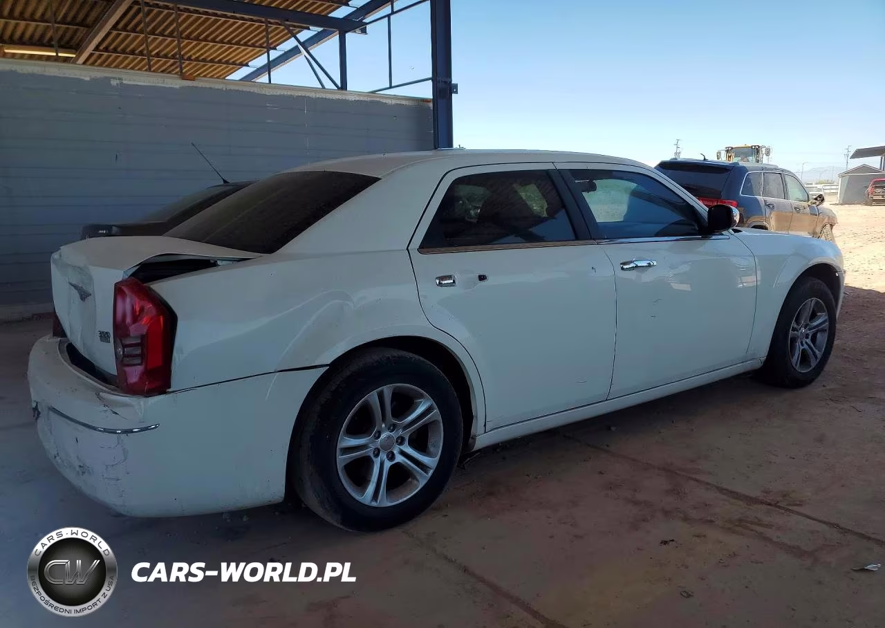 2010 Chrysler 300 Touring VIN:2C3CA4CD2AH105964 - 3