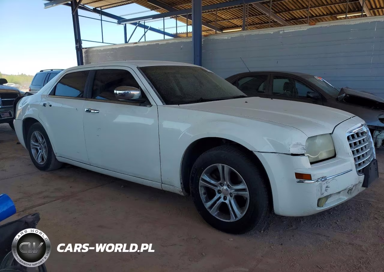 2010 Chrysler 300 Touring VIN:2C3CA4CD2AH105964 - 4