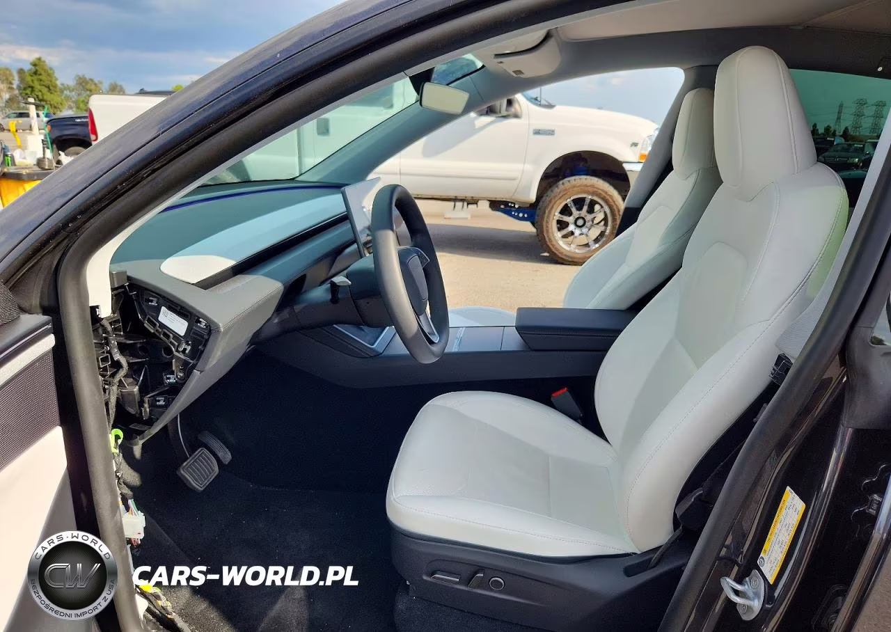 2026 Tesla Model Y VIN:7SAYGDEDXTF452869 - 7