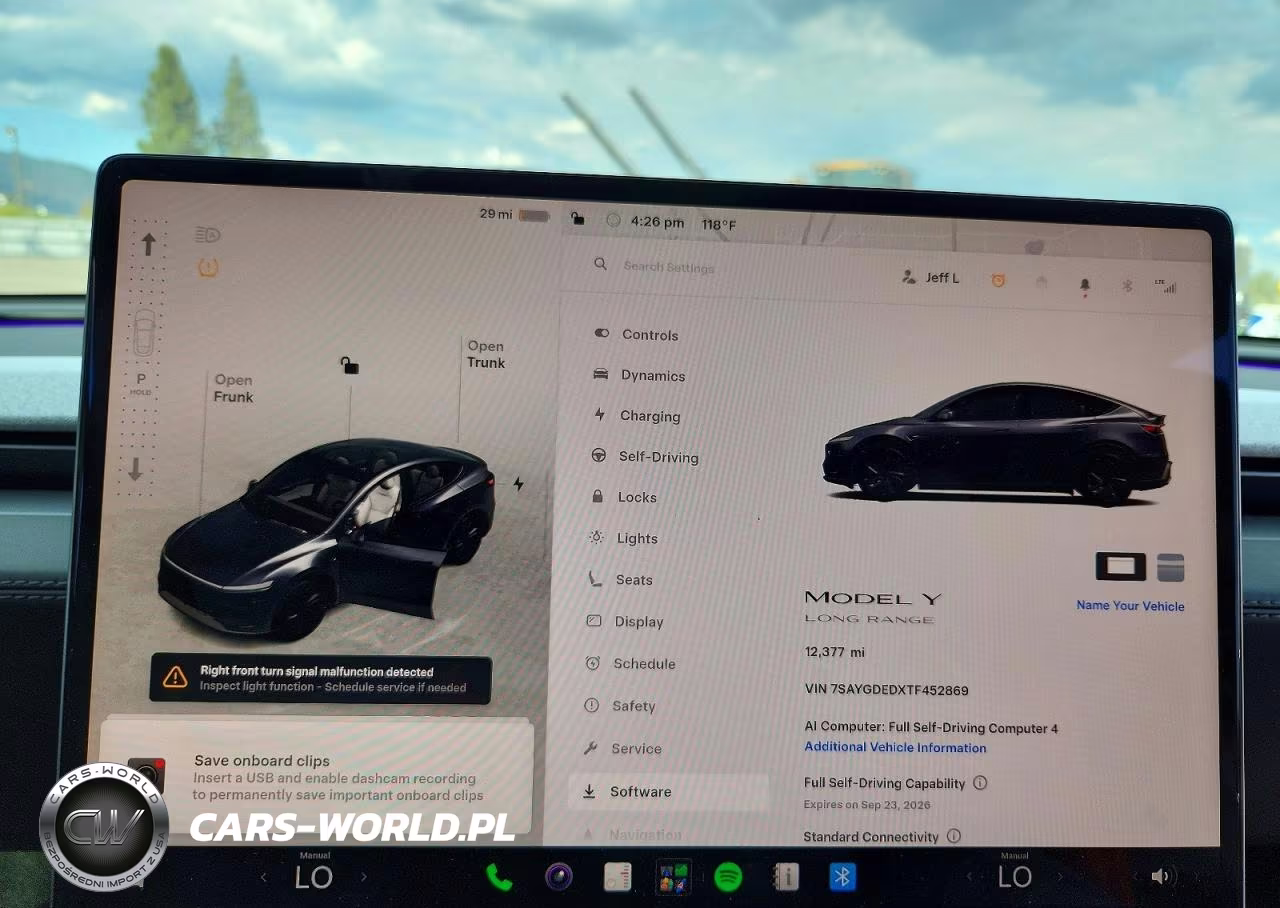 2026 Tesla Model Y VIN:7SAYGDEDXTF452869 - 9