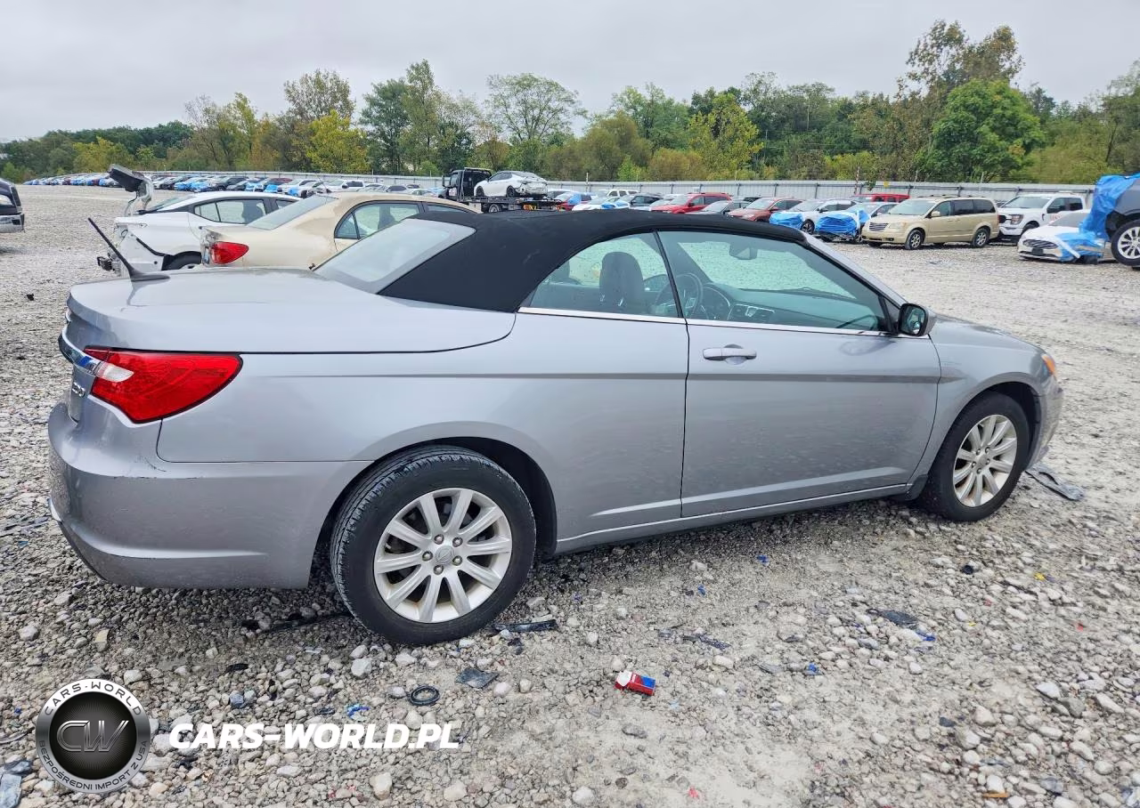 2014 Chrysler 200 Touring VIN:1C3BCBEG5EN108226 - 3