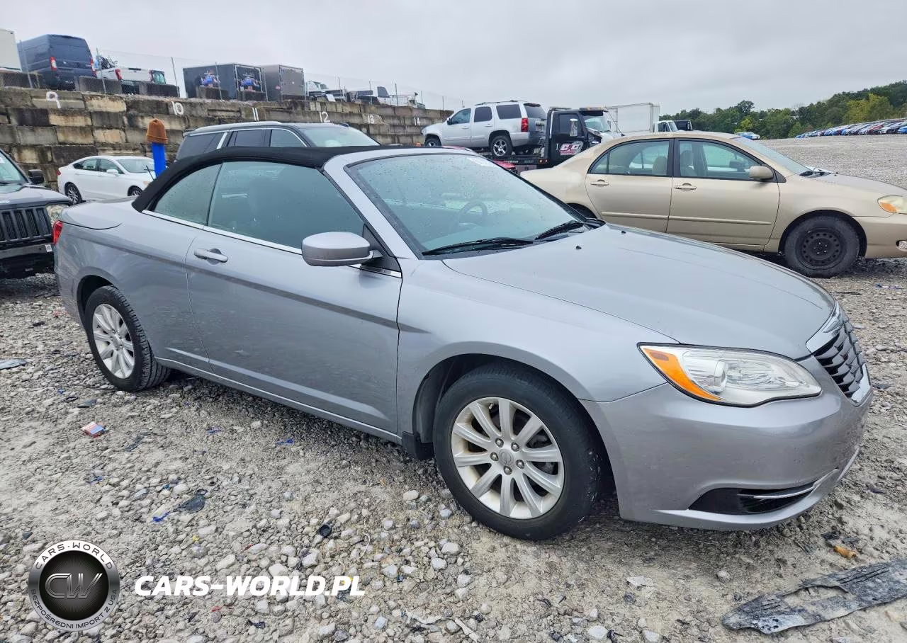 2014 Chrysler 200 Touring VIN:1C3BCBEG5EN108226 - 4